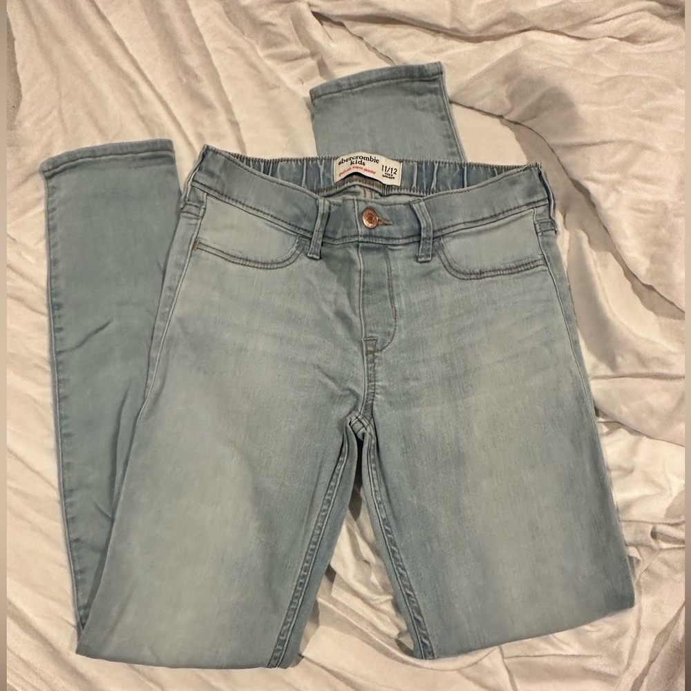 Abercrombie & Fitch Kids Light Wash Pull On Skinny Jeans - 11/12